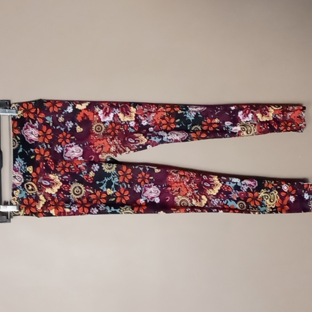 LuLaRoe Black w Bright Flowered and Paisley Leggings One Size
